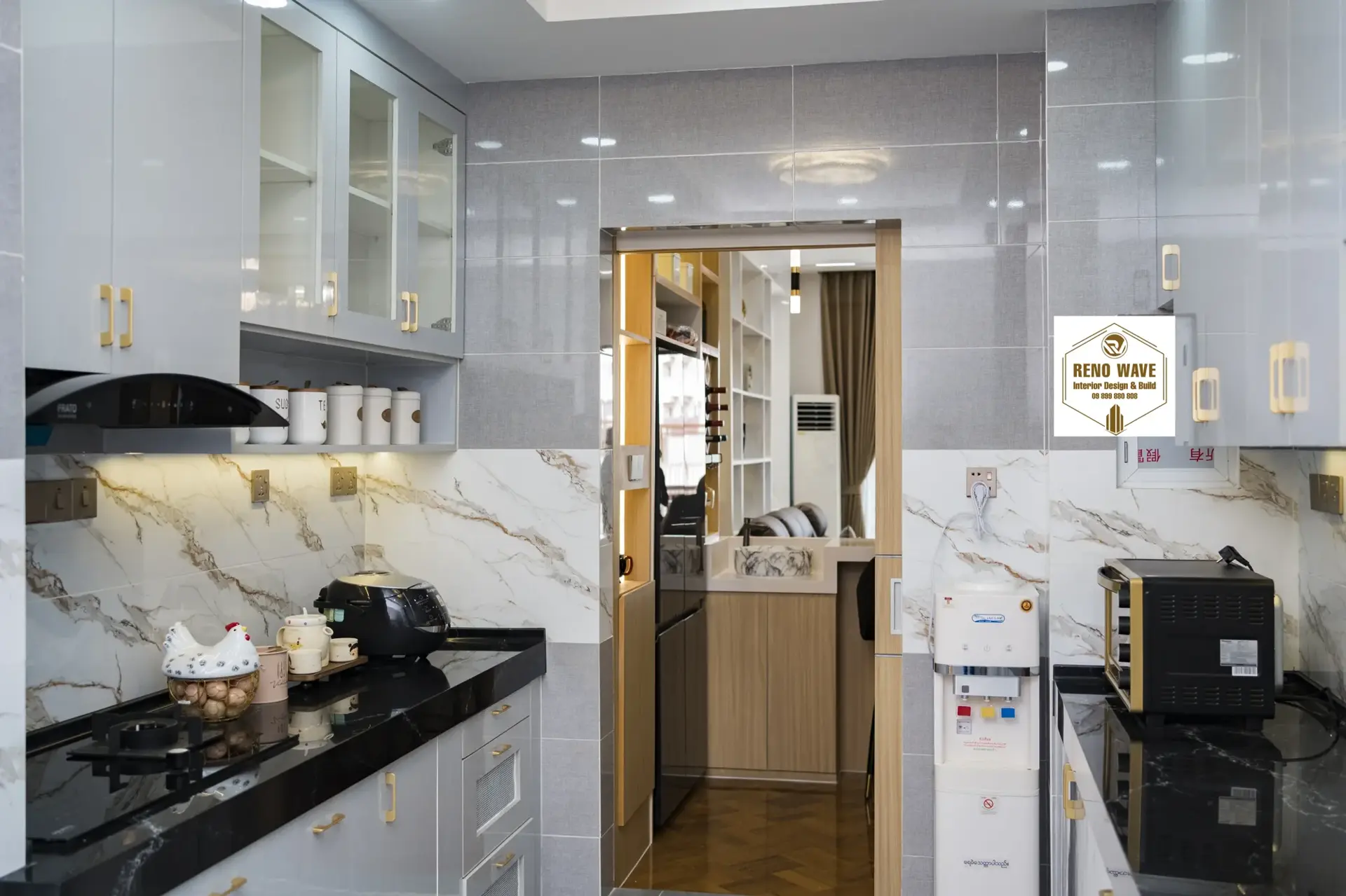 Contemporary kitchen interior by RenoWave
